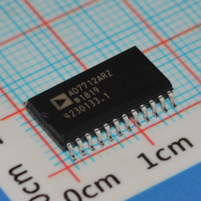AD7712ARZ 24-Bit Σ-Δ ADC met Low Noise On-Chip PGA 5V/3V Werking Hoge Nauwkeurigheid Flexibele Filtering en Laag Vermogen voor Precisie Sensing