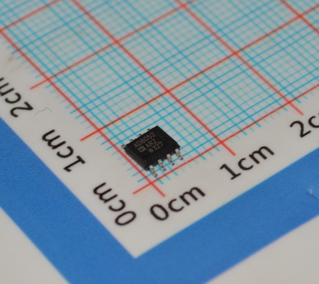AD8052AR Hoge snelheid 300MHz Op Amp Lage ruis 4.5nV/√Hz 5V Operatie Rail-to-Rail Output Lage vervorming en 160mA Output Drive voor Video/ADC buffers