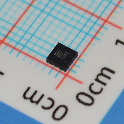 TPS61027DRCR 5V 1,2A Boost Converter met 95% Efficiëntie 2,7-12V Ingang 1,2MHz Frequentie Energiebesparingsmodus Interne Schakelaar Soft Start en Thermische Uitschakeling in 10-pins VSON-behuizing