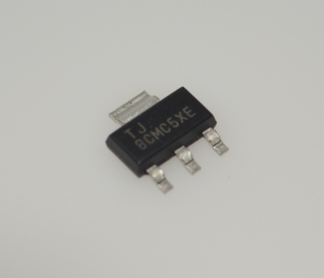 TLV1117LV33DCYR 800mA LDO 3.3V Vaste uitslag 1% nauwkeurigheid lage uitvalspanning overstroom en thermische bescherming -40°C tot 125°C Stabiel met keramische condensatoren SOT-223 Pakket