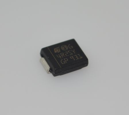 Ultra-snelle 75ns STTH4R02SY 4A 200V Stromrectificator Zeer lage Vf and Qrr Hoge Temperatuur Operatie AEC-Q101 Gekwalificeerd Halogeenvrij ESD Robuust DPAK Pakket
