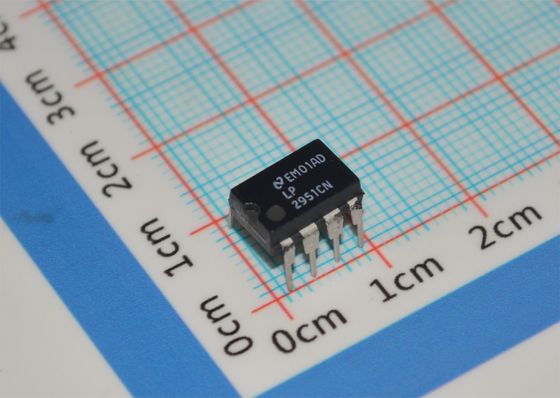 LP2951CN 5V/ADJ 150mA LDO Regulator 3V-30V Input ±0,5% Nauwkeurigheid TO-220/DIP-8 -40°C tot +125°C Laag Ruststroom