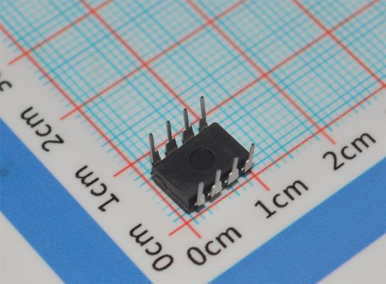 LP2951CN 5V/ADJ 150mA LDO Regulator 3V-30V Input ±0,5% Nauwkeurigheid TO-220/DIP-8 -40°C tot +125°C Laag Ruststroom
