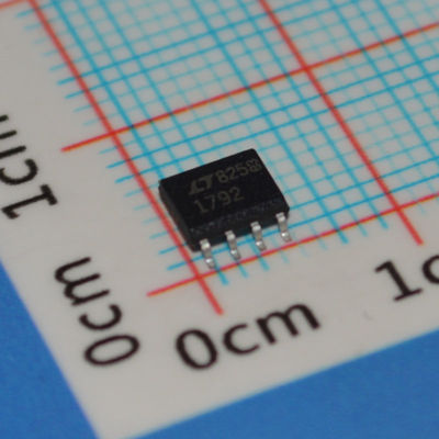 LT1792CS8 1,5A Low Dropout Regulator 3,3V/5V/ADJ 1V Dropout ±1% Nauwkeurigheid SO-8 -40°C tot +125°C Laag Geluid