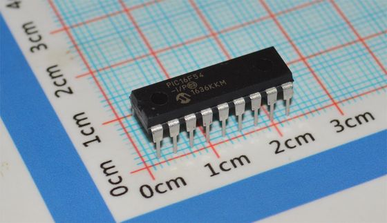 PIC16F54-I/P 8-bit RISC MCU 20MHz 512x12 Flash 25B RAM 12 I/O DIP-18 2-5.5V -40°C~125°C Laag Vermogen <2mA
