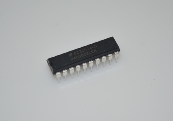 DAC0832LCN 8-bit vermenigvuldigend DAC 1μs Setteling Time ±10V Output 20mW Power DIP-20 0°C tot +70°C