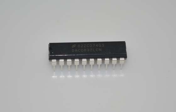 DAC0832LCN 8-bit vermenigvuldigend DAC 1μs Setteling Time ±10V Output 20mW Power DIP-20 0°C tot +70°C