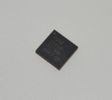 TUSB2046BIRHBR 4-poorts USB 2.0 hub-controller met ondersteuning voor 12 Mbps/1,5 Mbps Geïntegreerde zendontvangers 3,3 V werking Lage EMI Energiebesparende modus and Industrieel temperatuurbereik (-40°C tot 85°C)