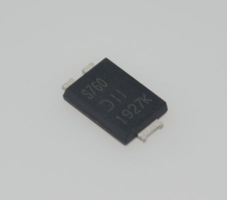 PDS760-13 Diode 760W Hoge Vermogensdichtheid 12V/63A Output 93% Piekrendement Actieve PFC Compact 1U Formaat Volledige Bescherming (OVP/OCP/SCP) -40°C tot +70°C Werking Ideaal voor Industriële and Telecom Systemen