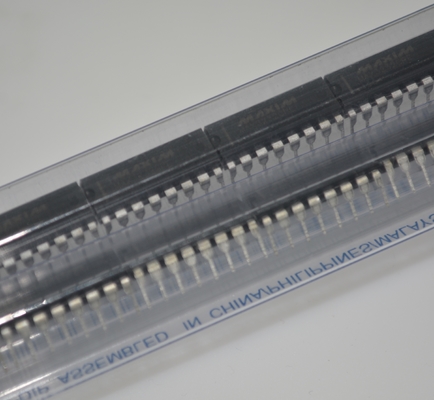 MAX3232CPE RS-232 Transceiver ±15kV ESD-bescherming 3,0-5,5V brede spanning 1μA laag vermogen 250 kbps datasnelheid 2 drivers/2 ontvangers DIP-16-pakket voor industriële communicatie