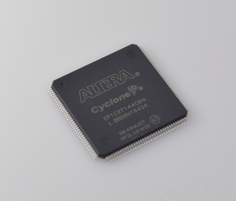EP1C3T144C8N Cyclone FPGA met 2.910 LEs 144-Pin TQFP 3.3V Operation On-Chip PLL Low Cost & Flexible I/O voor Embedded Control & Prototyping