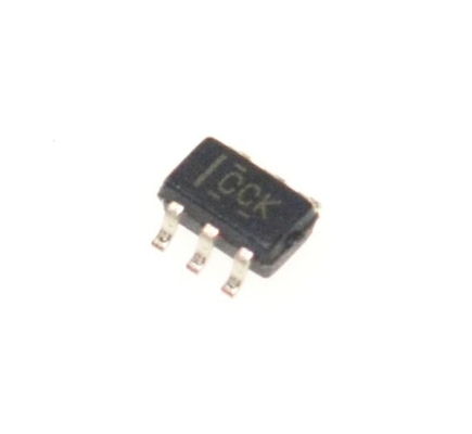 SN74LVC2G04DCKR Dual Inverter Gate met 1.65V tot 5.5V Breed Spanning 32mA Output Drive Ultra-Low Power 3.4ns Speed Tiny SC-70 Package & ESD Protection voor ruimtebeperkte ontwerpen