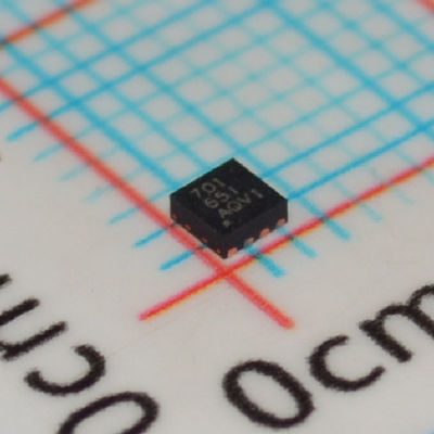BQ294701DSGR-Cell Li-Ion Protector met Over/Undervoltage Detect 2ion 1μA Current 3.6V-10V Range 1ms Response Thermal Shutdown and DSBGA Package