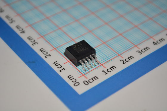AP1501-K5G-13 5V/3A Step-Down Converter met 4,5-40V Input 90% Efficiëntie Lage stilstaande stroom Thermische afsluiting 500kHz Frequentie and SOT-23 Pakket