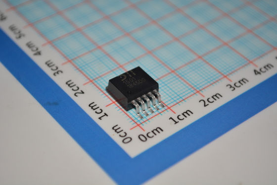 AP1501-K5G-13 5V/3A Step-Down Converter met 4,5-40V Input 90% Efficiëntie Lage stilstaande stroom Thermische afsluiting 500kHz Frequentie & SOT-23 Pakket