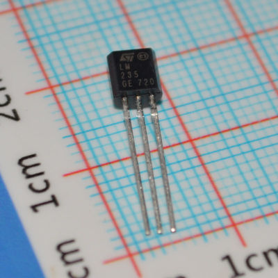 LM235Z Precision Celsius Temperature Sensor 1°C nauwkeurigheid 2°C tot 150°C Bereik Lineair 10mV/°C Uitgang Gemakkelijke kalibratie Breed 4V-30V Voeding Lage zelfverwarming TO-92 Pakket