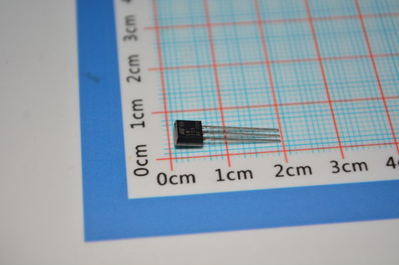 LM235Z Precision Celsius Temperature Sensor 1°C nauwkeurigheid 2°C tot 150°C Bereik Lineair 10mV/°C Uitgang Gemakkelijke kalibratie Breed 4V-30V Voeding Lage zelfverwarming TO-92 Pakket