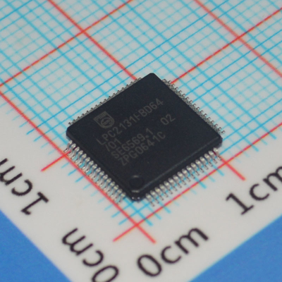 LPC2131FBD64/01,15 ARM7 MCU 32-bit RISC Core 64KB Flash 16KB RAM 60MHz Snelheid USB 2.0 2x UART 64-LQFP -40°C tot +85°C Industriële kwaliteit