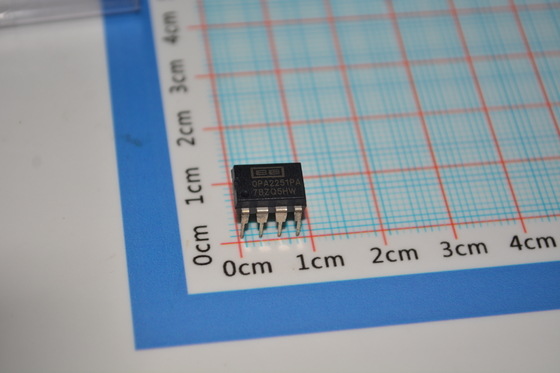 OPA2251PA Precision Dual Op Amp met bandbreedte van 10 MHz Lage 0,5μV/°C Drift 1,1μVpp Ruis Rail-to-Rail Output ±2,25V tot ±18V Voeding en 8-pin DIP-pakket