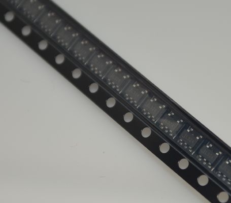 SPX3819M5-L-3-3/TR 3,3V 500mA Ultra-Low Noise (30μVRMS) LDO met Enable 1% Nauwkeurigheid Lage Dropout Voltage Stroom- and Thermische Bescherming en 2,7V-16V Breed IngangsBereik