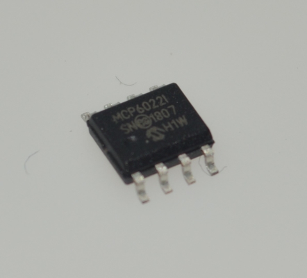 MCP6022-I/SN Dual Op Amp 2.7-5.5V Breedspanning 10MHz Bandbreedte 7V/μs Slew Rate 120dB CMRR Rail-to-Rail I/O 0.9mA Low Power SOIC-8 Package Industrial Grade