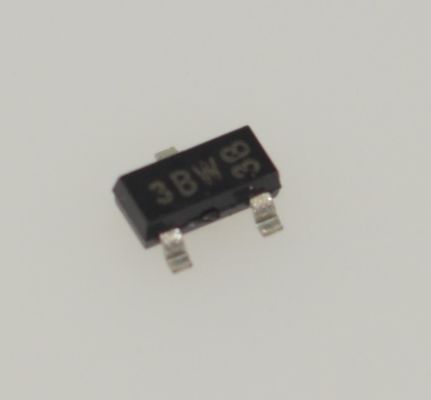BC856B PNP Transistor voor algemeen gebruik 65V 100mA SOT-23 Pakket Lage geluidsdruk Hoge stroomwinst 200-450 250MHz Frequentie complementair aan BC846B, RoHS-conforme tape and reel