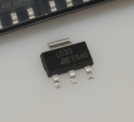 LD1117S33CTR 3.3V LDO-spanningsregelaar met 1A-uitgang lage uitvalspanning hoge nauwkeurigheid overstroom en thermische bescherming stabiel met keramische condensatoren SOT-223 Pakket