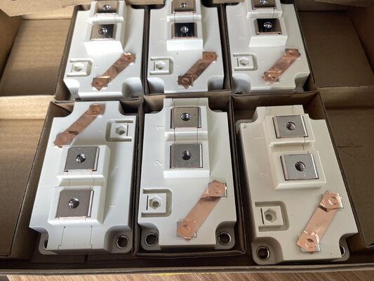 FZ600R12KE4HOSA1 1200V/600A IGBT-module Lage VCE(sat) Hoge Snelheid Schakelen Laag Verlies Press-Fit Pinnen Geïsoleerde Basisplaat NTC-sensor Industriële Kwaliteit voor Zware Aandrijvingen & Windomvormers