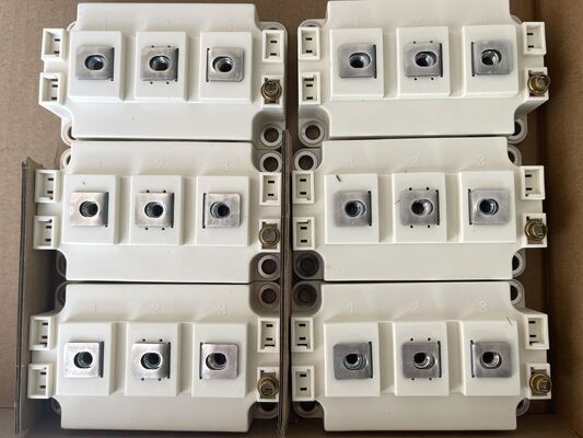 SKM400GAR12E4 1200V 400A IGBT-module Lage Vce (sat) Hoge kortsluiting Robustheid Lage schakelverlies Hoge isolatie Industriële kwaliteit Voor zonne-inverters en UPS met hoog vermogen