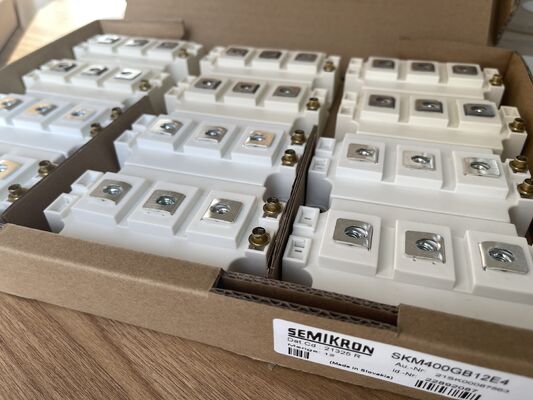 SKM400GB12E4 1200V 400A IGBT-module Lage Vce(sat) Hoge Kortsluitvastheid Laag Schakelverlies Hoge Isolatie Industriële Kwaliteit Voor Motoraandrijvingen en Industriële UPS