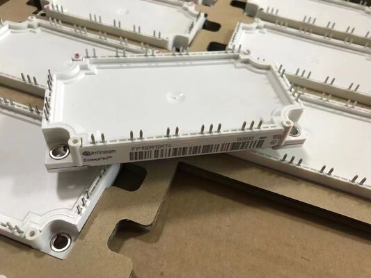 FP100R12KT4 1200V 100A PIM IGBT Module TRENCHSTOP™ IGBT4 Lage VCE(sat) 2.1V Geïntegreerde Gelijkrichter en Rem Koperen Basisplaat NTC Lage Schakelverliezen Voor Motoraandrijvingen