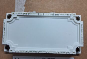 FS150R12KT4 1200V 150A Zes IGBT-modules Lage VCE (sat) Hoge efficiëntie 10μs Kortsluiting Robuustheid Geïntegreerde NTC Compact EconoPACK+ Ontwerp Lage schakelverliezen Ideaal voor aandrijvingen en UPS