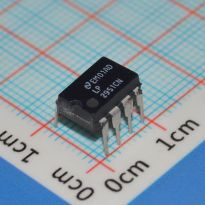 LP2951CN 5V/ADJ 150mA LDO Regulator 3V-30V Input ±0,5% Nauwkeurigheid TO-220/DIP-8 -40°C tot +125°C Laag Ruststroom