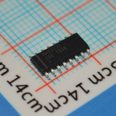 MAX3232CSE 3V-5.5V RS-232 Transceiver 250kbps 2Tx/2Rx ±15kV ESD-bescherming 0,1μA Uitschakeling SOIC-16 -40°C tot +85°C
