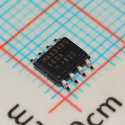 MAX3485EESA 3.3V RS-485/RS-422 Transceiver 10Mbps 1/8 Eenheidsbelasting (256 knooppunten) ±15kV ESD SOIC-8 -40°C tot +85°C