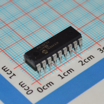 PIC16F54-I/P 8-bit RISC MCU 20MHz 512x12 Flash 25B RAM 12 I/O DIP-18 2-5.5V -40°C~125°C Laag Vermogen <2mA