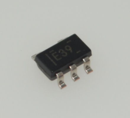 INA139NA/3K High-Side Current Shunt Monitor Kenmerken Hoge Nauwkeurigheid Breed 2.7-36V Voeding Lage 90µV Offset +85°C Classificatie Vaste 3k Versterking SC70 Behuizing Bidirectionele Werking en Uitstekende DC Prestaties