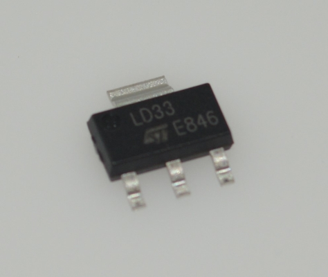 LD1117S33CTR 3.3V LDO-spanningsregelaar met 1A-uitgang lage uitvalspanning hoge nauwkeurigheid overstroom en thermische bescherming stabiel met keramische condensatoren SOT-223 Pakket
